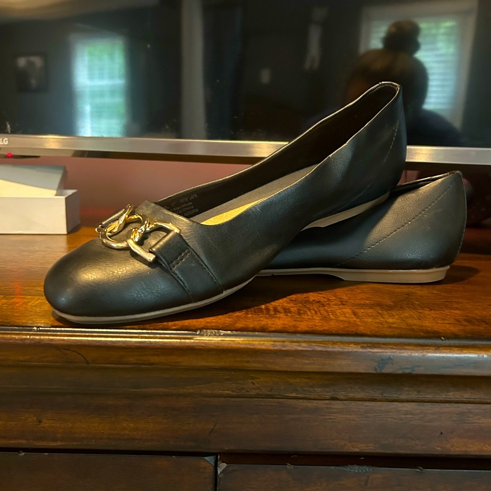 Women’s Flats - Picture 5 of 6